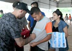 Foto de la galería: Clemente Rodríguez y Rolfi Montenegro presentes en la Clínica de Fútbol de la EBY en Posadas