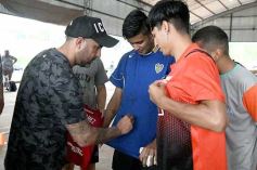 Foto de la galería: Clemente Rodríguez y Rolfi Montenegro presentes en la Clínica de Fútbol de la EBY en Posadas