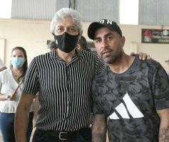 Foto de la galería: Clemente Rodríguez y Rolfi Montenegro presentes en la Clínica de Fútbol de la EBY en Posadas
