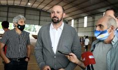 Foto de la galería: Clemente Rodríguez y Rolfi Montenegro presentes en la Clínica de Fútbol de la EBY en Posadas