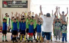 Foto de la galería: Clemente Rodríguez y Rolfi Montenegro presentes en la Clínica de Fútbol de la EBY en Posadas
