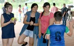 Foto de la galería: Clemente Rodríguez y Rolfi Montenegro presentes en la Clínica de Fútbol de la EBY en Posadas