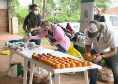 Foto de la galería: Clemente Rodríguez y Rolfi Montenegro presentes en la Clínica de Fútbol de la EBY en Posadas