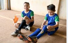 Foto de la galería: Clemente Rodríguez y Rolfi Montenegro presentes en la Clínica de Fútbol de la EBY en Posadas