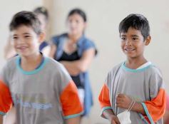 Foto de la galería: Clemente Rodríguez y Rolfi Montenegro presentes en la Clínica de Fútbol de la EBY en Posadas