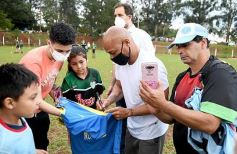 Foto de la galería: Yacyretá entregó equipamiento deportivo al Club El Brete de Posadas