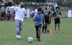 Foto de la galería: Yacyretá entregó equipamiento deportivo al Club El Brete de Posadas