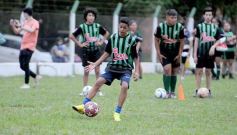 Foto de la galería: Yacyretá entregó equipamiento deportivo al Club El Brete de Posadas