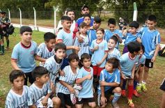 Foto de la galería: Yacyretá entregó equipamiento deportivo al Club El Brete de Posadas