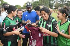 Foto de la galería: Yacyretá entregó equipamiento deportivo al Club El Brete de Posadas