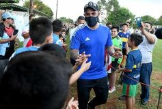Foto de la galería: Yacyretá entregó equipamiento deportivo al Club El Brete de Posadas