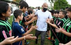 Foto de la galería: Yacyretá entregó equipamiento deportivo al Club El Brete de Posadas