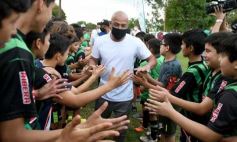 Foto de la galería: Yacyretá entregó equipamiento deportivo al Club El Brete de Posadas