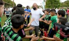 Foto de la galería: Yacyretá entregó equipamiento deportivo al Club El Brete de Posadas