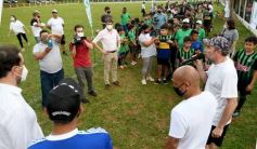Foto de la galería: Yacyretá entregó equipamiento deportivo al Club El Brete de Posadas