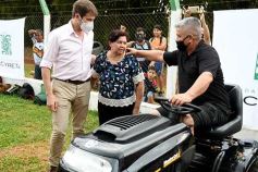 Foto de la galería: Yacyretá entregó equipamiento deportivo al Club El Brete de Posadas