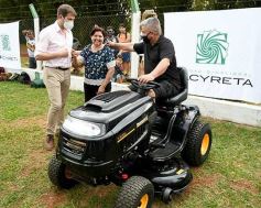 Foto de la galería: Yacyretá entregó equipamiento deportivo al Club El Brete de Posadas