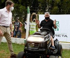 Foto de la galería: Yacyretá entregó equipamiento deportivo al Club El Brete de Posadas