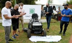 Foto de la galería: Yacyretá entregó equipamiento deportivo al Club El Brete de Posadas