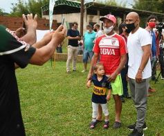 Foto de la galería: Yacyretá entregó equipamiento deportivo al Club El Brete de Posadas