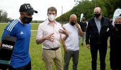 Foto de la galería: Yacyretá entregó equipamiento deportivo al Club El Brete de Posadas