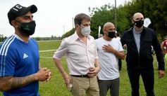 Foto de la galería: Yacyretá entregó equipamiento deportivo al Club El Brete de Posadas