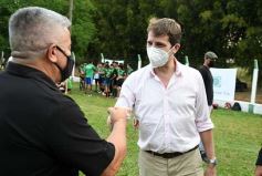 Foto de la galería: Yacyretá entregó equipamiento deportivo al Club El Brete de Posadas