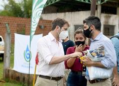 Foto de la galería: Yacyretá entregó equipamiento deportivo al Club El Brete de Posadas