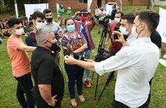 Foto de la galería: Yacyretá entregó equipamiento deportivo al Club El Brete de Posadas