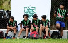 Foto de la galería: Yacyretá entregó equipamiento deportivo al Club El Brete de Posadas