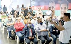 Foto de la galería: Oscar Herrera Ahuad junto a sindicalistas misioneros en el debate por la reforma laboral