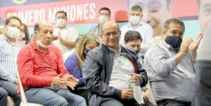 Foto de la galería: Oscar Herrera Ahuad junto a sindicalistas misioneros en el debate por la reforma laboral