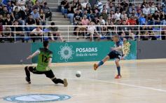 Foto de la galería: Posadas logró el pase a semis frente a Montecarlo en el Torneo Regional de Futsal