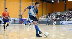 Foto de la galería: Posadas logró el pase a semis frente a Montecarlo en el Torneo Regional de Futsal