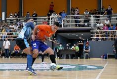 Foto de la galería: Posadas logró el pase a semis frente a Montecarlo en el Torneo Regional de Futsal