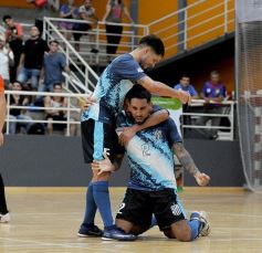 Foto de la galería: Posadas logró el pase a semis frente a Montecarlo en el Torneo Regional de Futsal