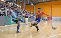 Foto de la galería: Posadas logró el pase a semis frente a Montecarlo en el Torneo Regional de Futsal
