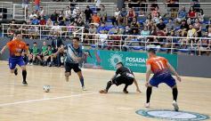 Foto de la galería: Posadas logró el pase a semis frente a Montecarlo en el Torneo Regional de Futsal