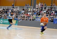 Foto de la galería: Posadas logró el pase a semis frente a Montecarlo en el Torneo Regional de Futsal
