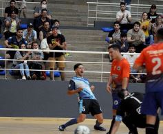 Foto de la galería: Posadas logró el pase a semis frente a Montecarlo en el Torneo Regional de Futsal