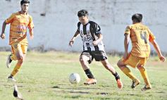 Foto de la galería: El Decano sumó su primer triunfo en el Torneo de Fútbol Posadeño