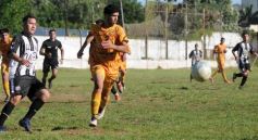 Foto de la galería: El Decano sumó su primer triunfo en el Torneo de Fútbol Posadeño