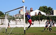Foto de la galería: El Decano sumó su primer triunfo en el Torneo de Fútbol Posadeño