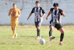 Foto de la galería: El Decano sumó su primer triunfo en el Torneo de Fútbol Posadeño