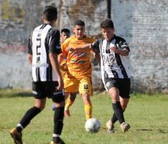 Foto de la galería: El Decano sumó su primer triunfo en el Torneo de Fútbol Posadeño