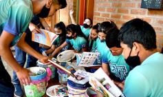 Sixto Fotografías. Sociedad. Educación - Butaca Biblioteca, educación con vocación e ingenio