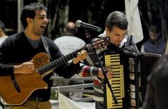Foto de la galería: Productores, familias y amigos disfrutaron del Remate Nocturno en Dos de Mayo