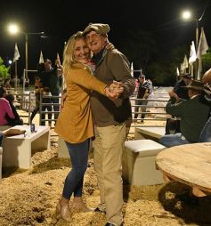 Foto de la galería: Productores, familias y amigos disfrutaron del Remate Nocturno en Dos de Mayo