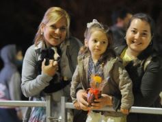 Foto de la galería: Productores, familias y amigos disfrutaron del Remate Nocturno en Dos de Mayo