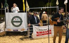 Foto de la galería: Productores, familias y amigos disfrutaron del Remate Nocturno en Dos de Mayo